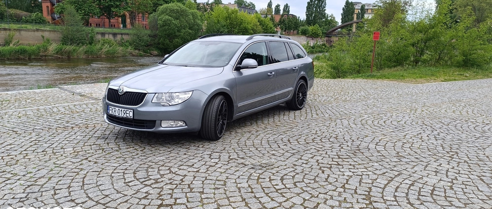 Skoda Superb cena 29999 przebieg: 299000, rok produkcji 2010 z Gubin małe 352